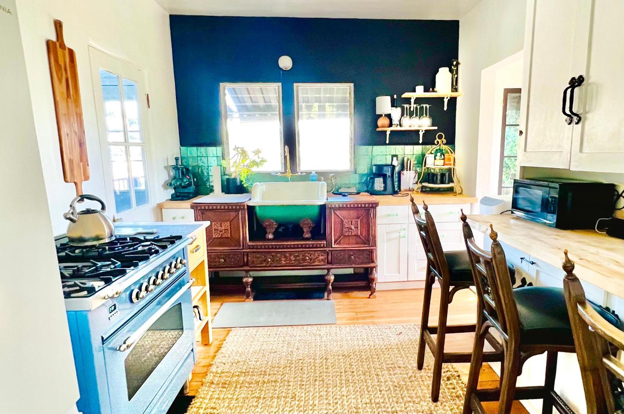 Casa de férias Spanish In Franklin Hills Walk To Sunset Junction By Jordannella Realty